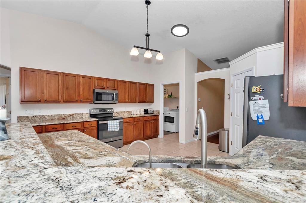 For Sale: $545,000 (5 beds, 3 baths, 2737 Square Feet)