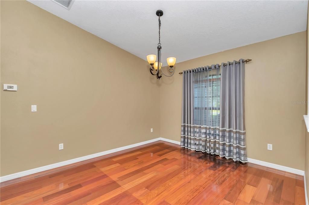 For Sale: $545,000 (5 beds, 3 baths, 2737 Square Feet)