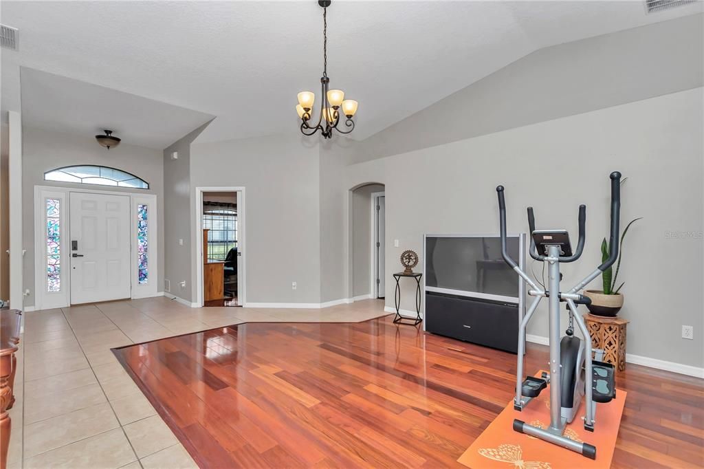 For Sale: $545,000 (5 beds, 3 baths, 2737 Square Feet)