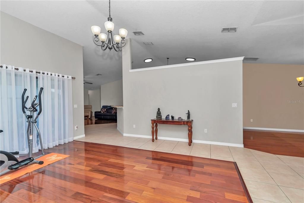 For Sale: $545,000 (5 beds, 3 baths, 2737 Square Feet)