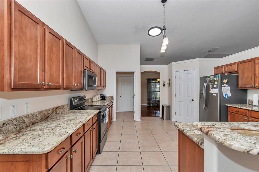 For Sale: $545,000 (5 beds, 3 baths, 2737 Square Feet)