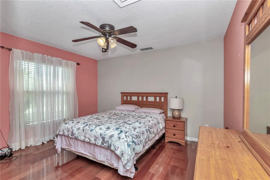 For Sale: $545,000 (5 beds, 3 baths, 2737 Square Feet)