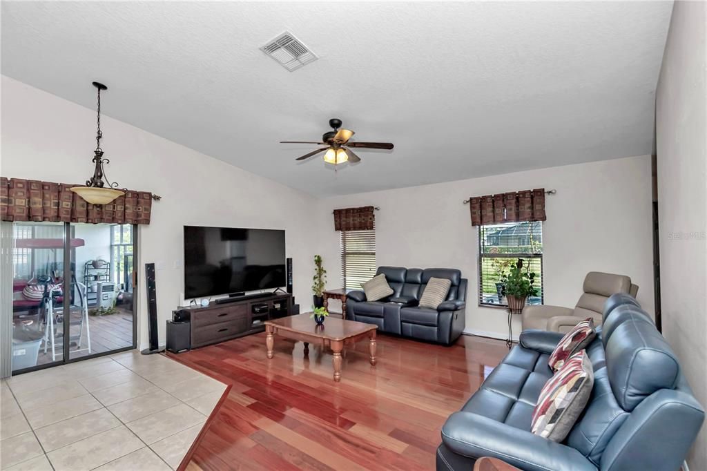 For Sale: $545,000 (5 beds, 3 baths, 2737 Square Feet)