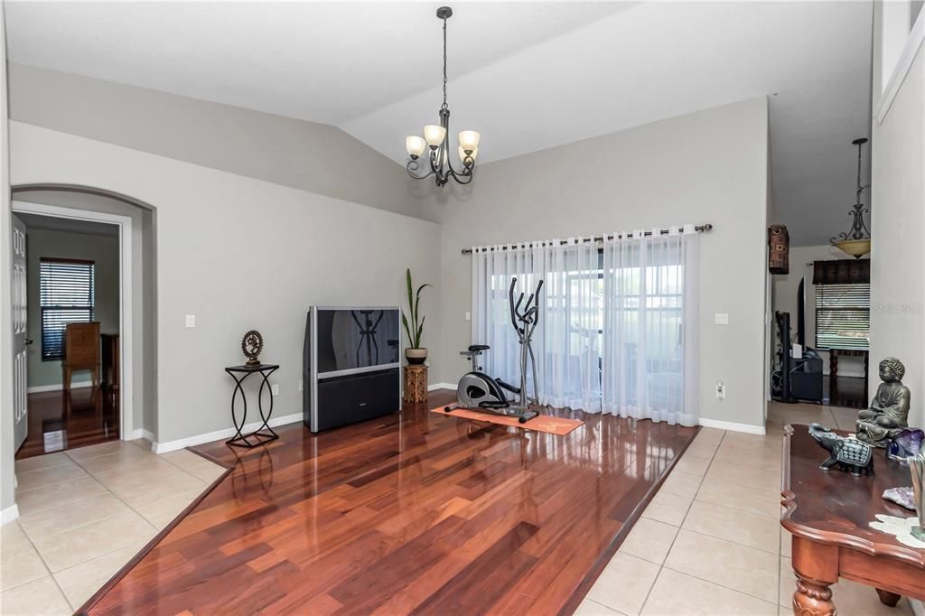 For Sale: $545,000 (5 beds, 3 baths, 2737 Square Feet)