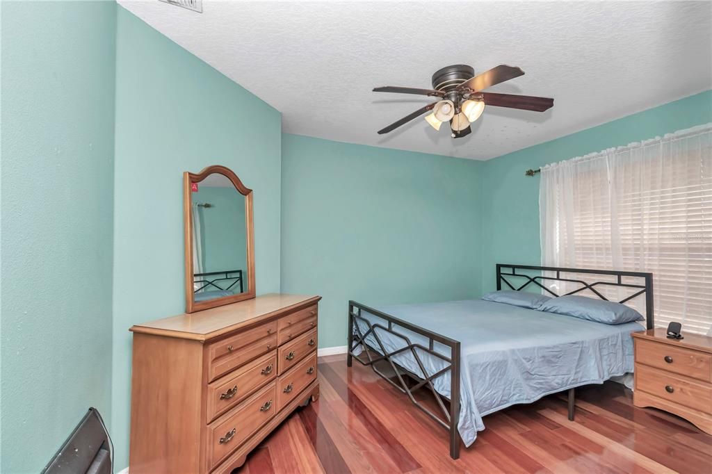 For Sale: $545,000 (5 beds, 3 baths, 2737 Square Feet)