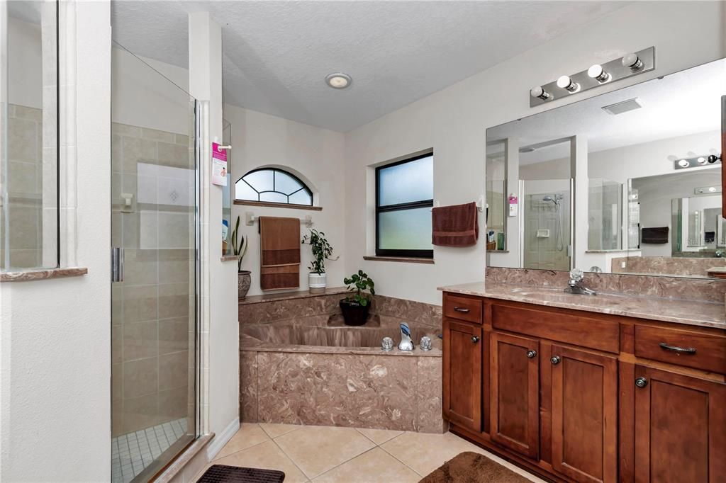 For Sale: $545,000 (5 beds, 3 baths, 2737 Square Feet)