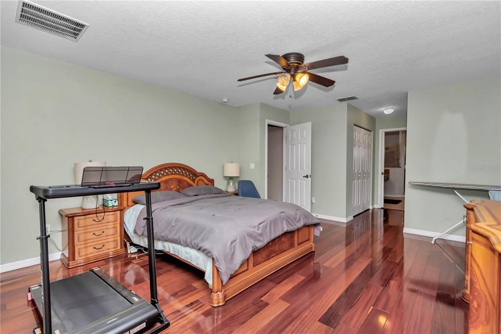 For Sale: $545,000 (5 beds, 3 baths, 2737 Square Feet)