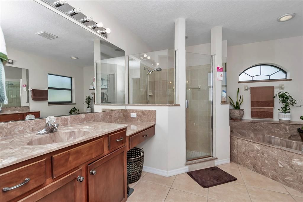 For Sale: $545,000 (5 beds, 3 baths, 2737 Square Feet)