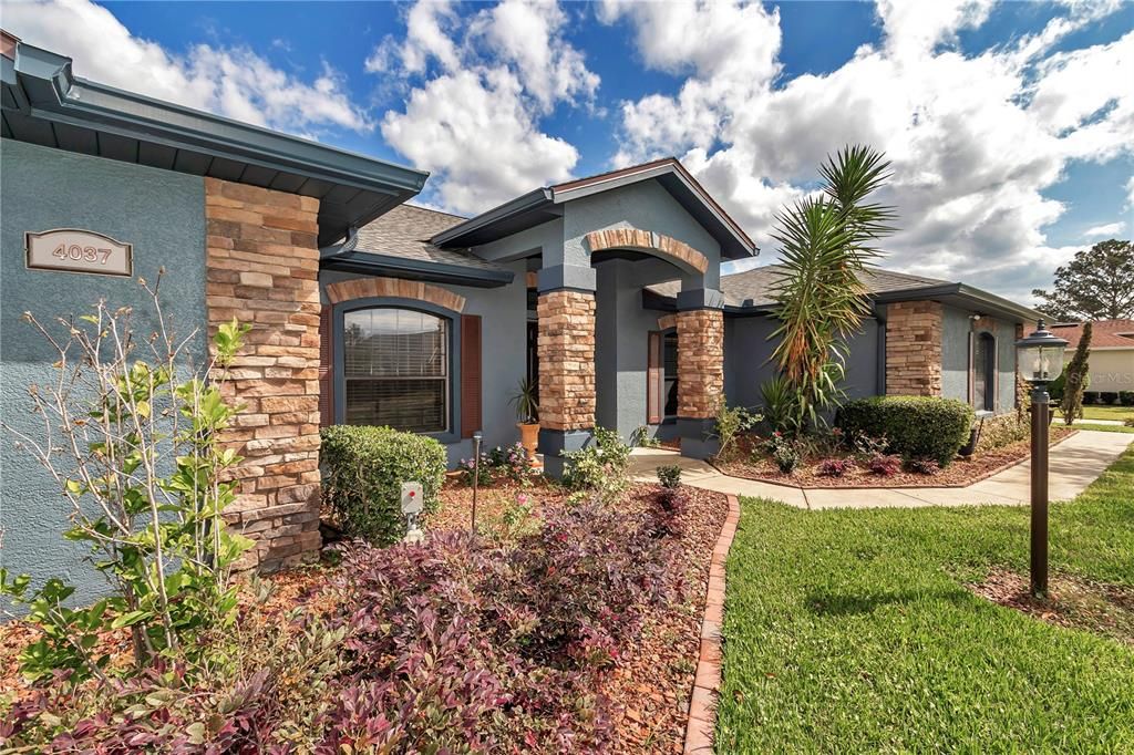 For Sale: $545,000 (5 beds, 3 baths, 2737 Square Feet)