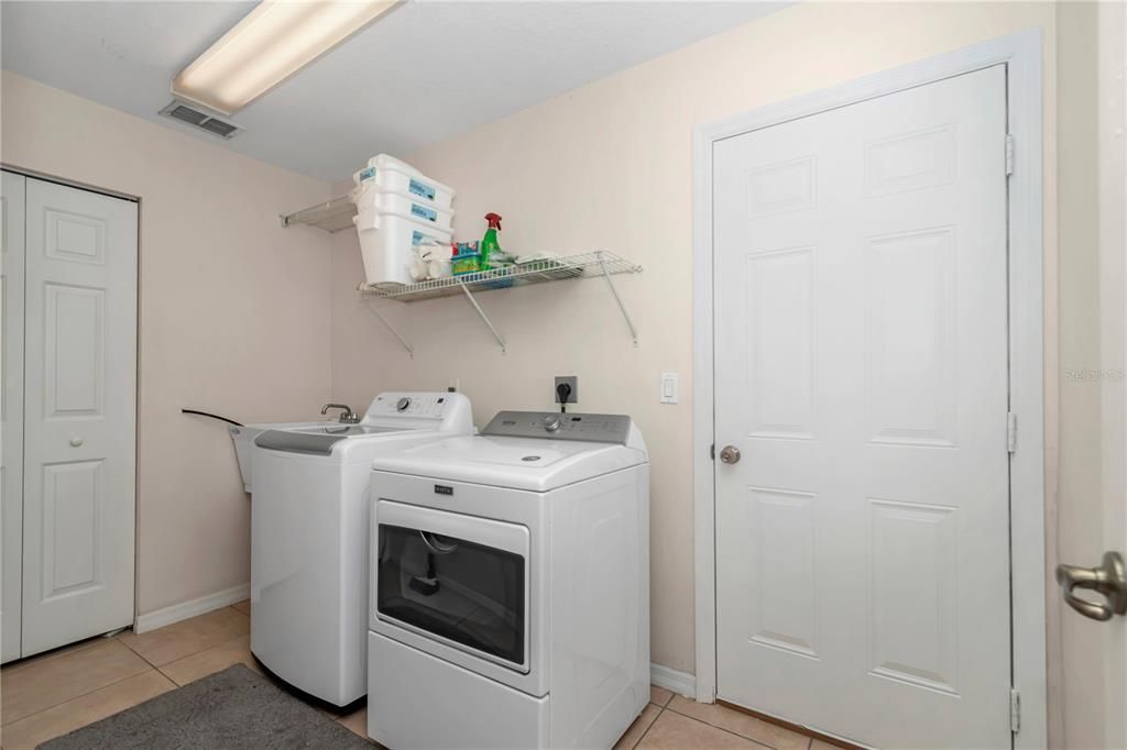 For Sale: $545,000 (5 beds, 3 baths, 2737 Square Feet)