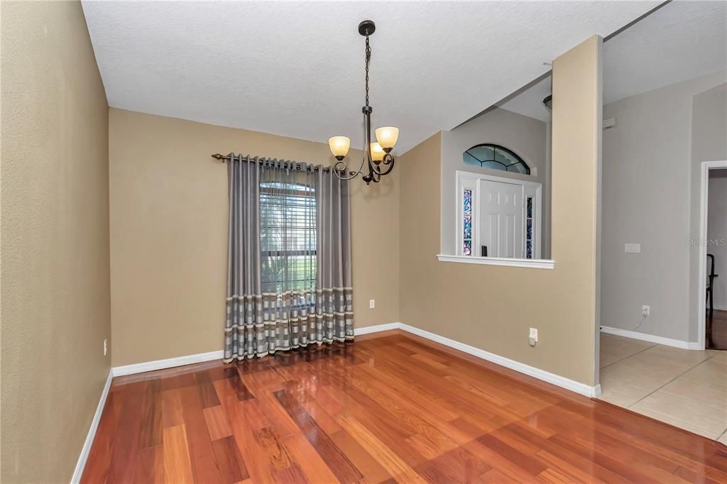 For Sale: $545,000 (5 beds, 3 baths, 2737 Square Feet)