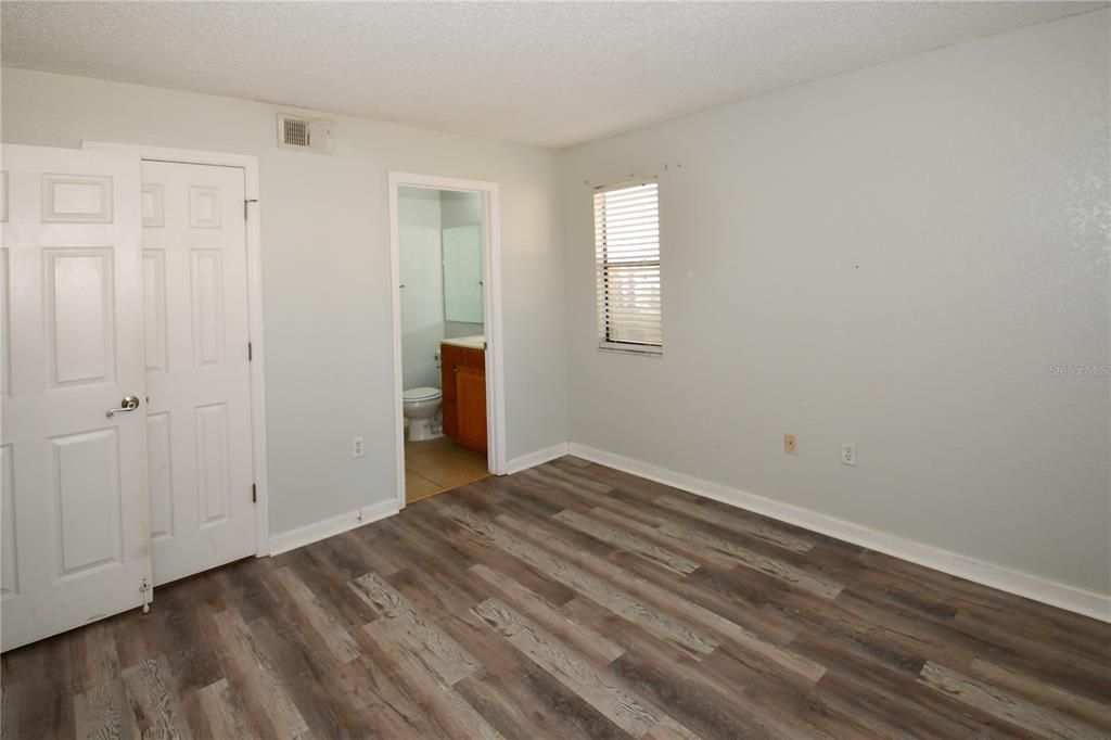 For Sale: $175,000 (2 beds, 2 baths, 1018 Square Feet)