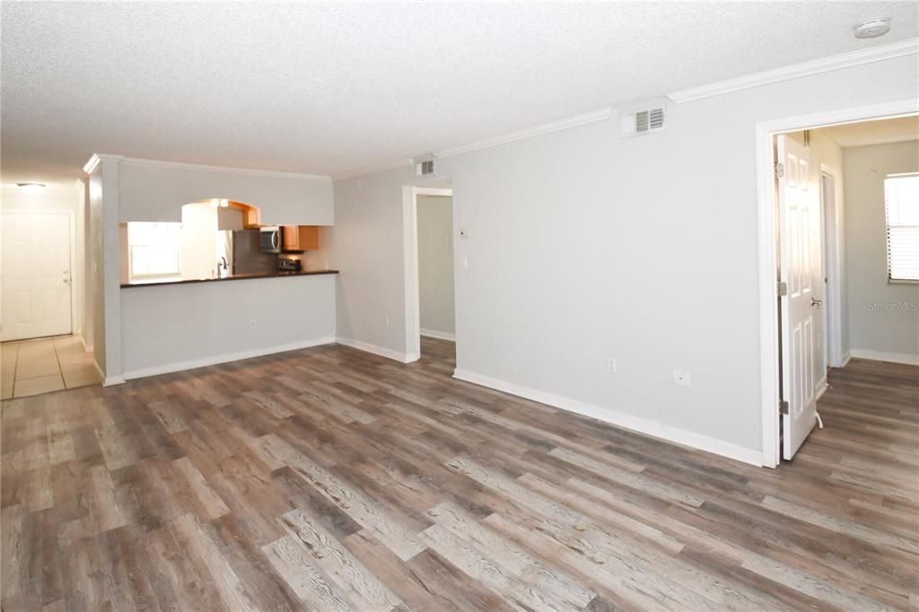 For Sale: $175,000 (2 beds, 2 baths, 1018 Square Feet)