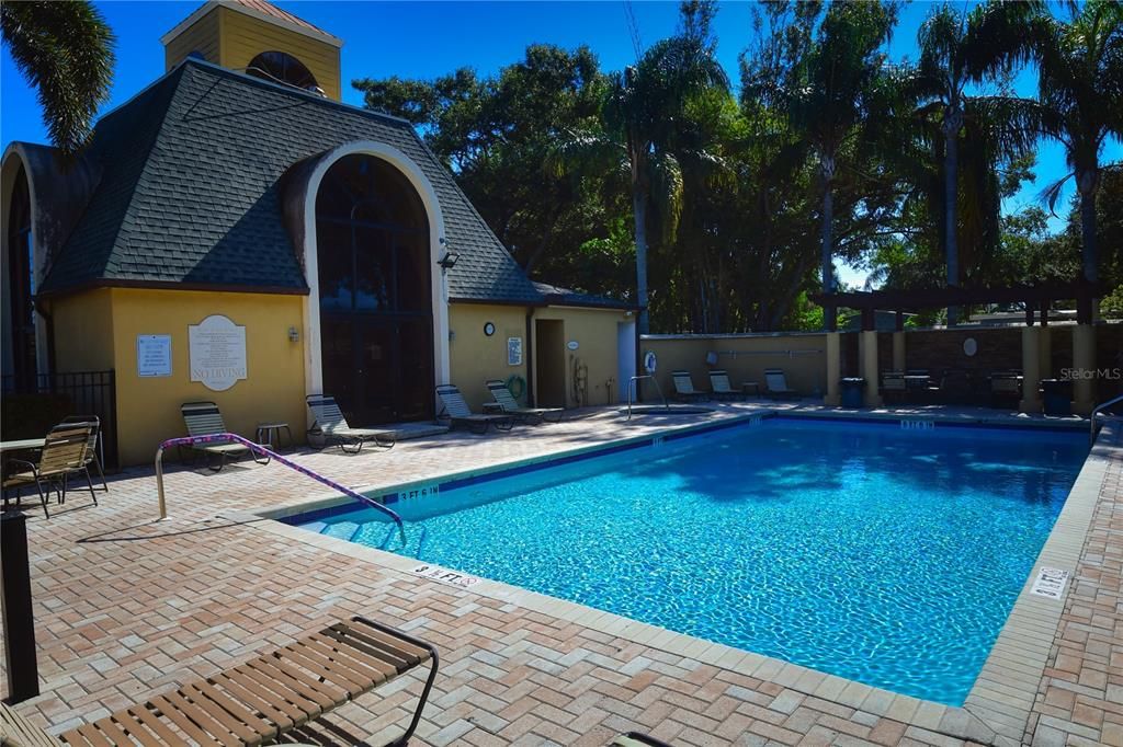 For Sale: $175,000 (2 beds, 2 baths, 1018 Square Feet)