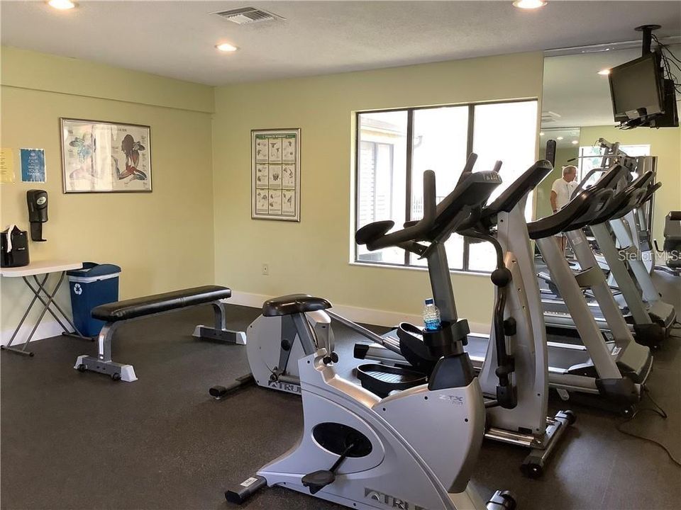 For Sale: $175,000 (2 beds, 2 baths, 1018 Square Feet)