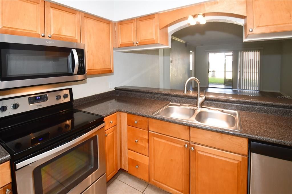 For Sale: $175,000 (2 beds, 2 baths, 1018 Square Feet)