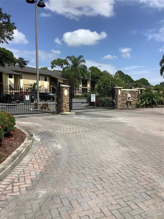 For Sale: $175,000 (2 beds, 2 baths, 1018 Square Feet)