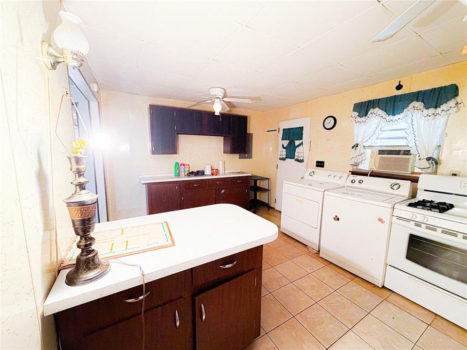 Activo con contrato: $160,000 (2 camas, 1 baños, 1056 Pies cuadrados)