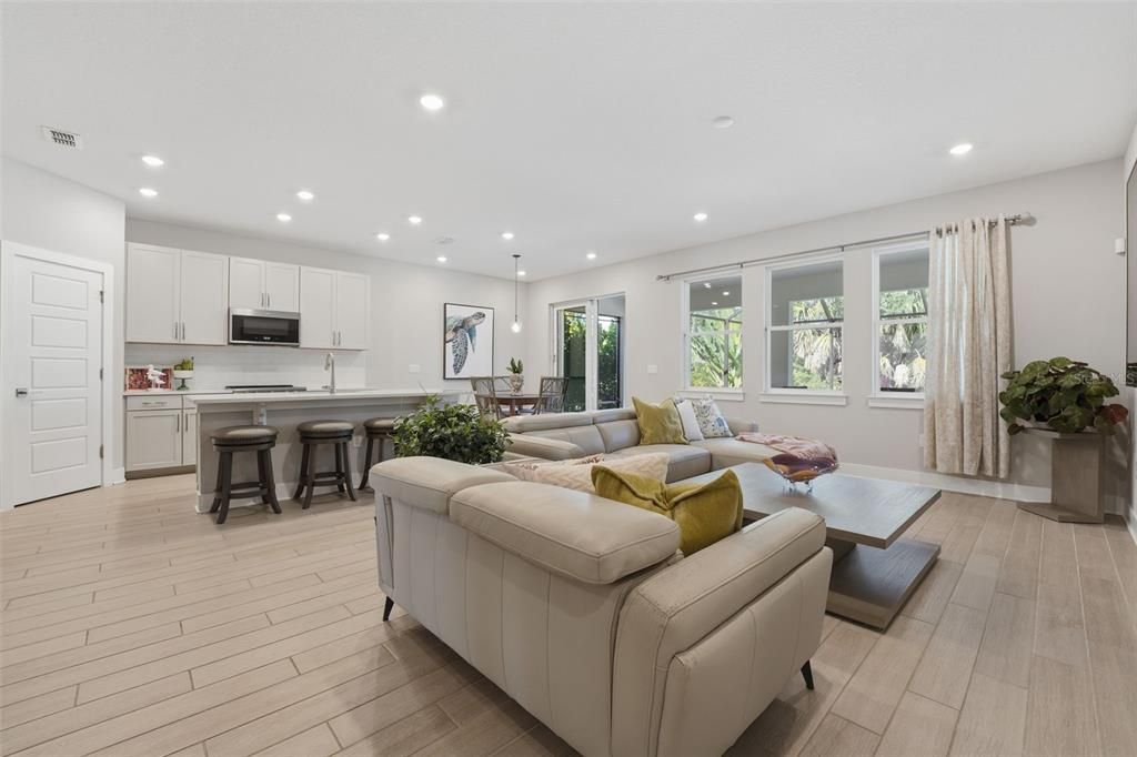 Под контрактом: $650,000 (4 спален, 3 ванн, 2333 Квадратных фут)