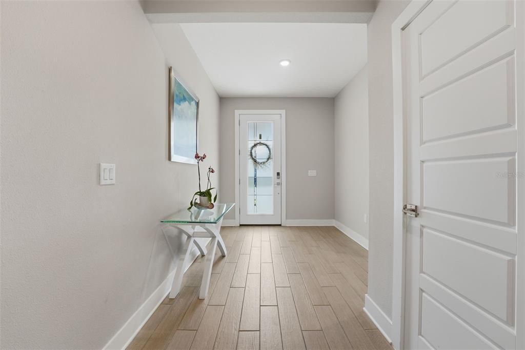 Под контрактом: $650,000 (4 спален, 3 ванн, 2333 Квадратных фут)