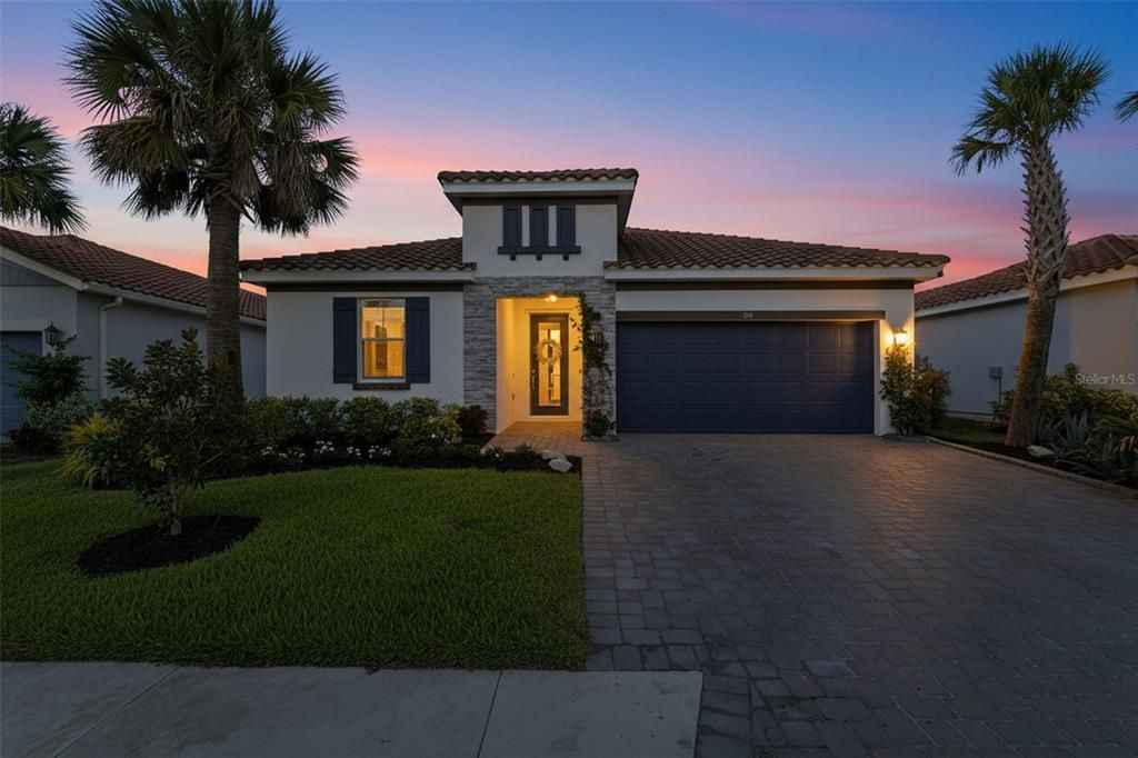 Под контрактом: $650,000 (4 спален, 3 ванн, 2333 Квадратных фут)