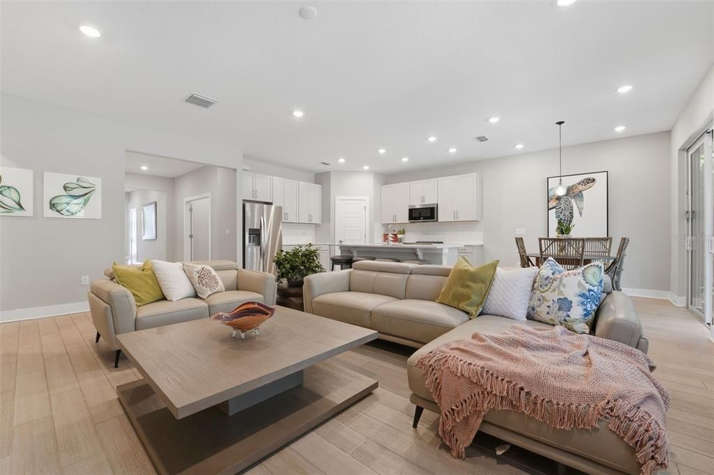 Под контрактом: $650,000 (4 спален, 3 ванн, 2333 Квадратных фут)