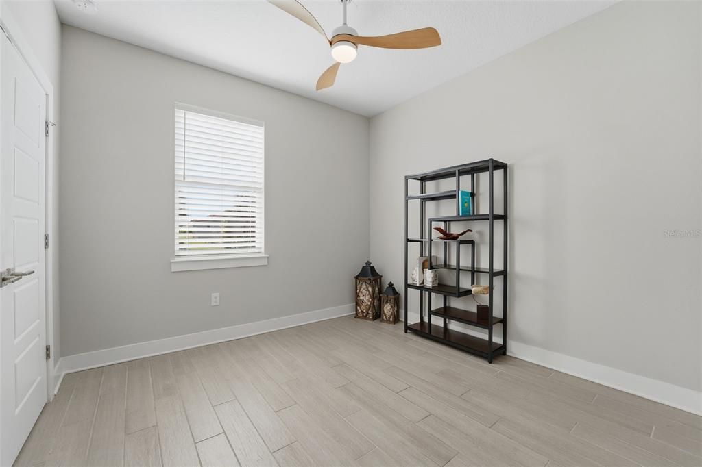 Под контрактом: $650,000 (4 спален, 3 ванн, 2333 Квадратных фут)