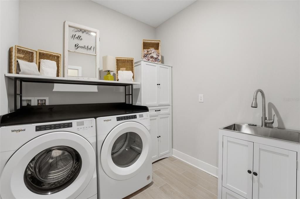 Под контрактом: $650,000 (4 спален, 3 ванн, 2333 Квадратных фут)