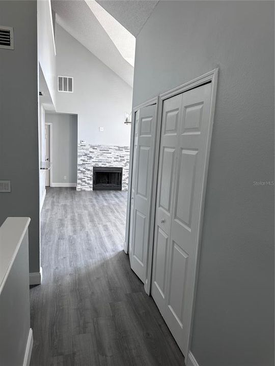 For Rent: $1,550 (1 beds, 1 baths, 1184 Square Feet)