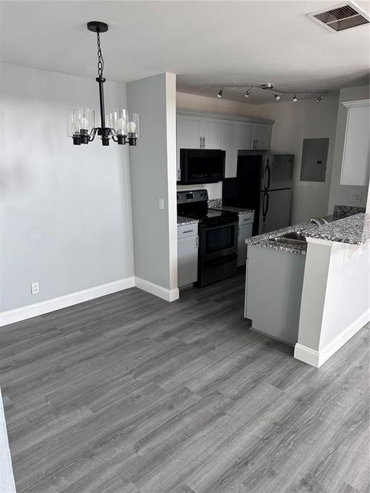 For Rent: $1,550 (1 beds, 1 baths, 1184 Square Feet)