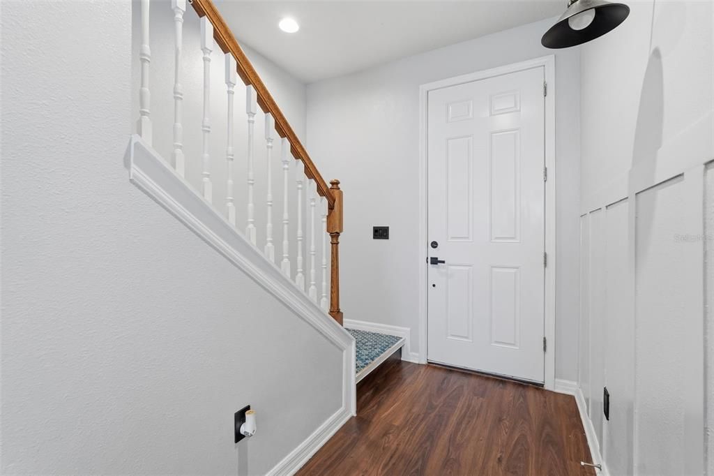 合同活跃: $400,000 (4 贝兹, 2 浴室, 2205 平方英尺)