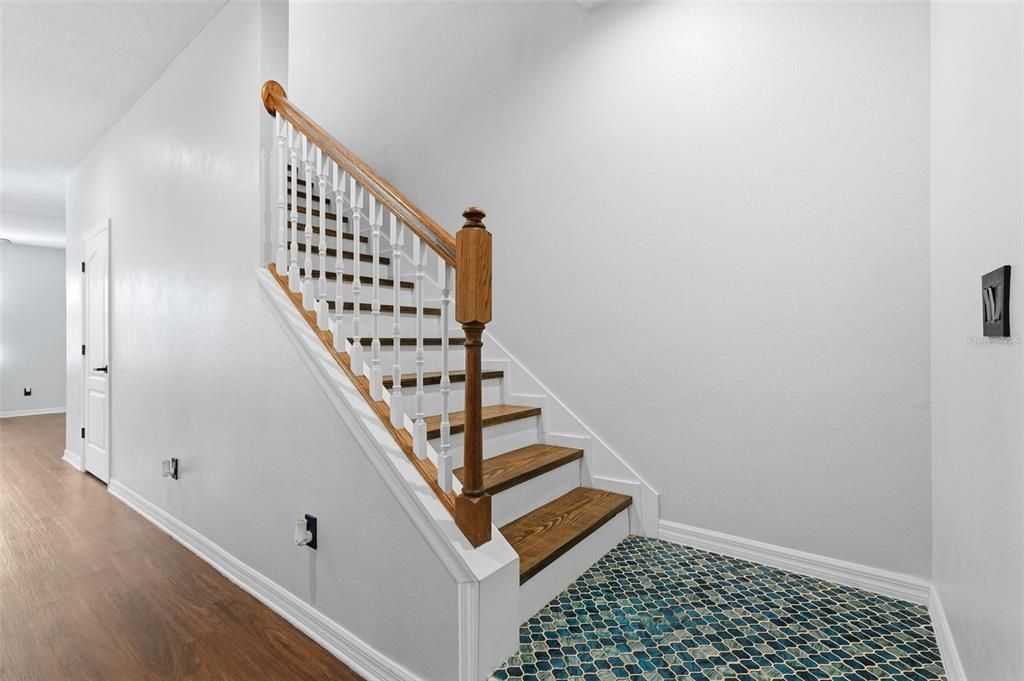 合同活跃: $400,000 (4 贝兹, 2 浴室, 2205 平方英尺)