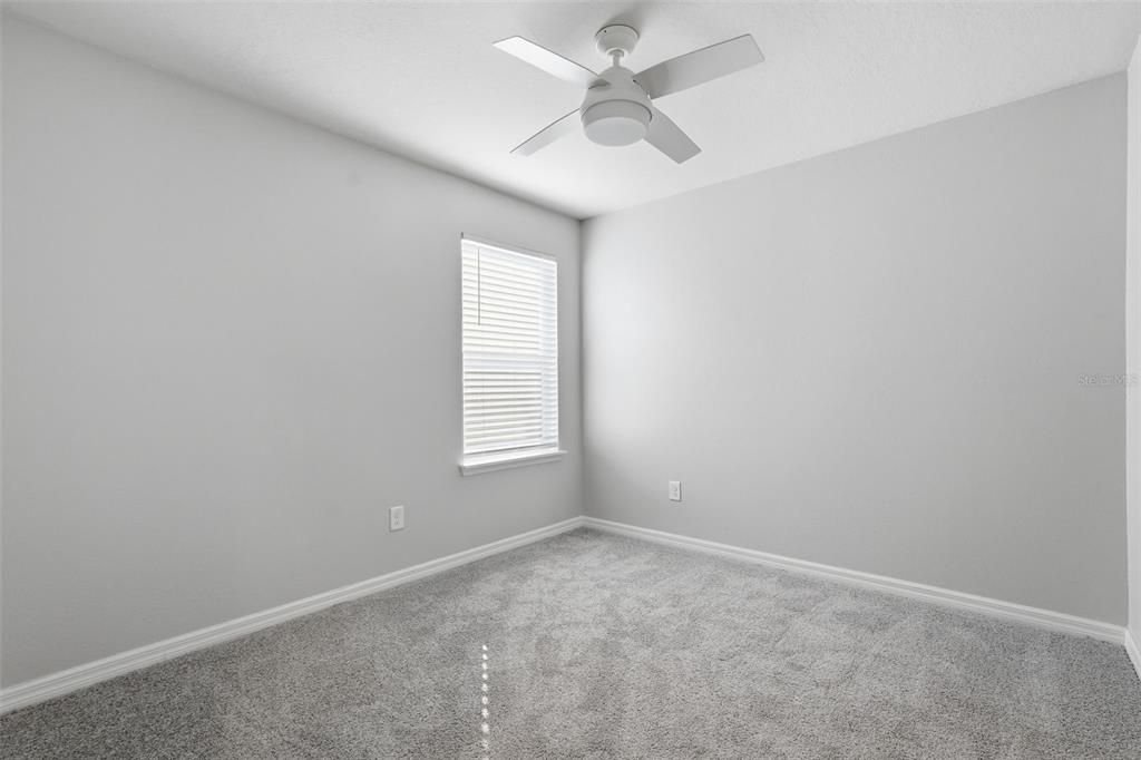 合同活跃: $400,000 (4 贝兹, 2 浴室, 2205 平方英尺)