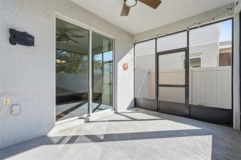 合同活跃: $400,000 (4 贝兹, 2 浴室, 2205 平方英尺)