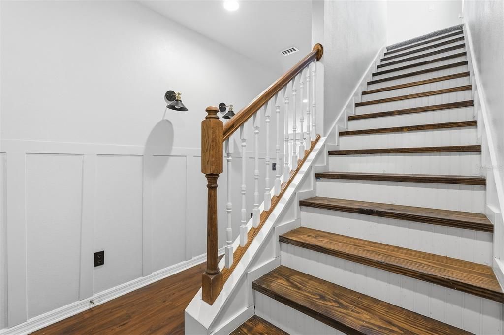 合同活跃: $400,000 (4 贝兹, 2 浴室, 2205 平方英尺)