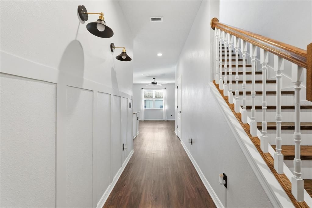 合同活跃: $400,000 (4 贝兹, 2 浴室, 2205 平方英尺)