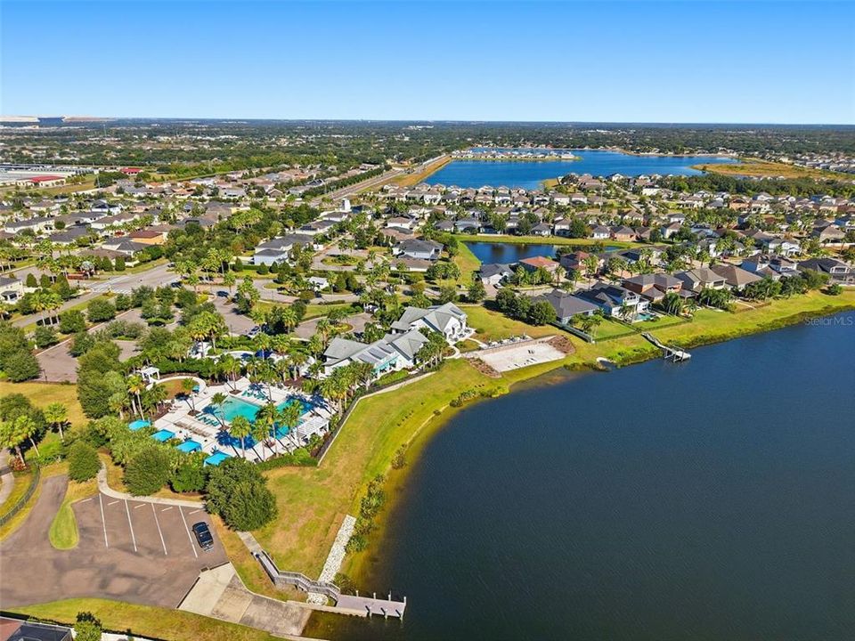 合同活跃: $400,000 (4 贝兹, 2 浴室, 2205 平方英尺)