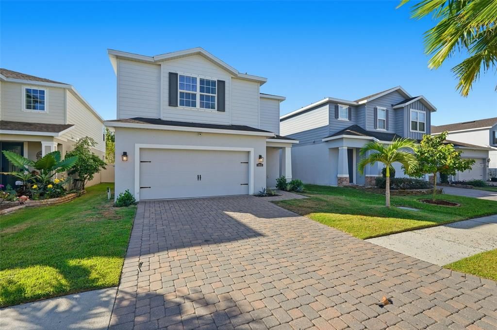 合同活跃: $400,000 (4 贝兹, 2 浴室, 2205 平方英尺)