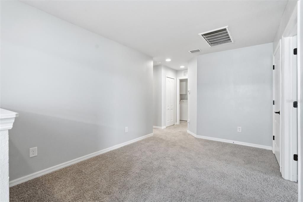 合同活跃: $400,000 (4 贝兹, 2 浴室, 2205 平方英尺)