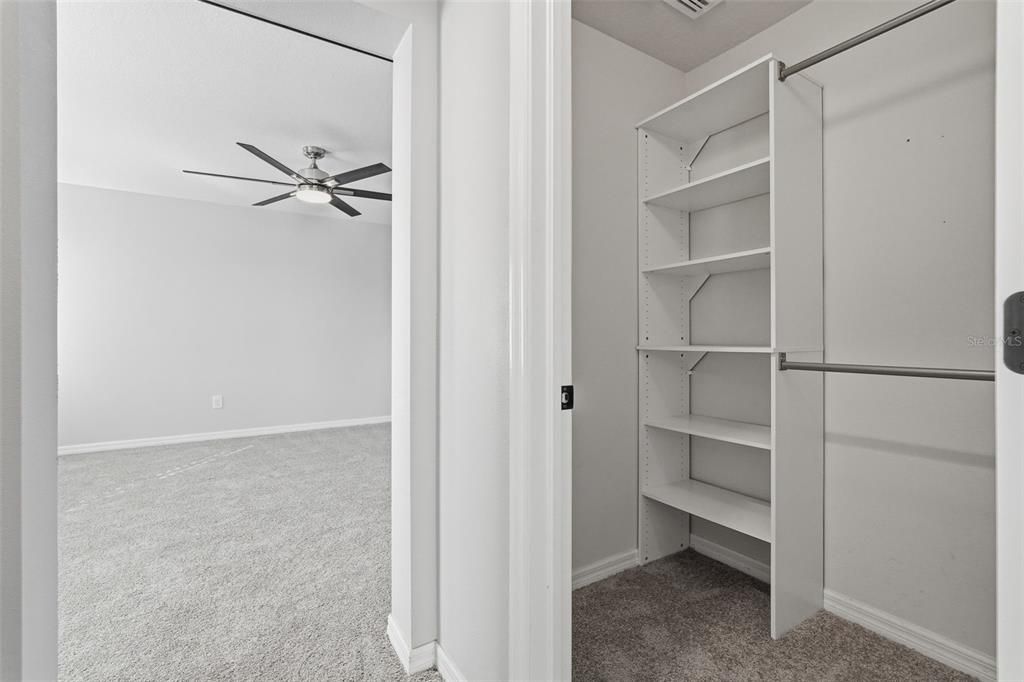 合同活跃: $400,000 (4 贝兹, 2 浴室, 2205 平方英尺)