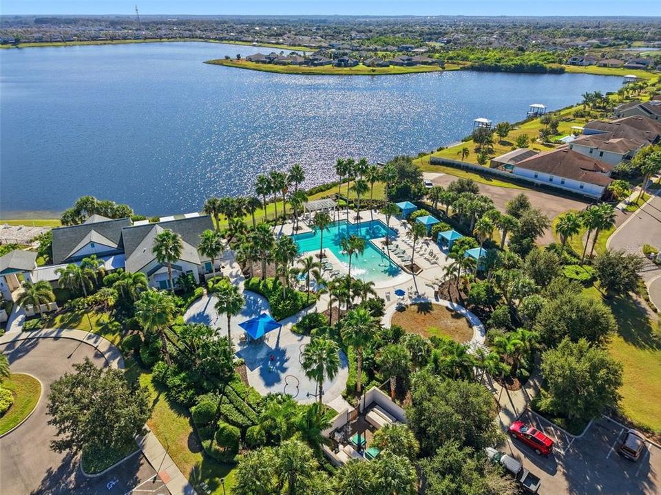 合同活跃: $400,000 (4 贝兹, 2 浴室, 2205 平方英尺)