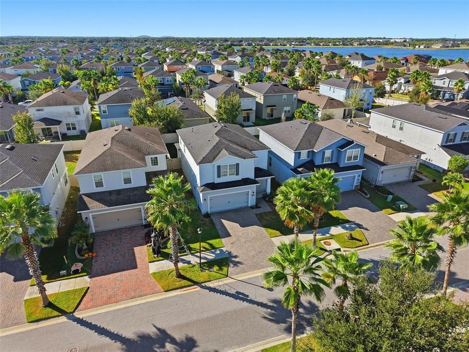 合同活跃: $400,000 (4 贝兹, 2 浴室, 2205 平方英尺)