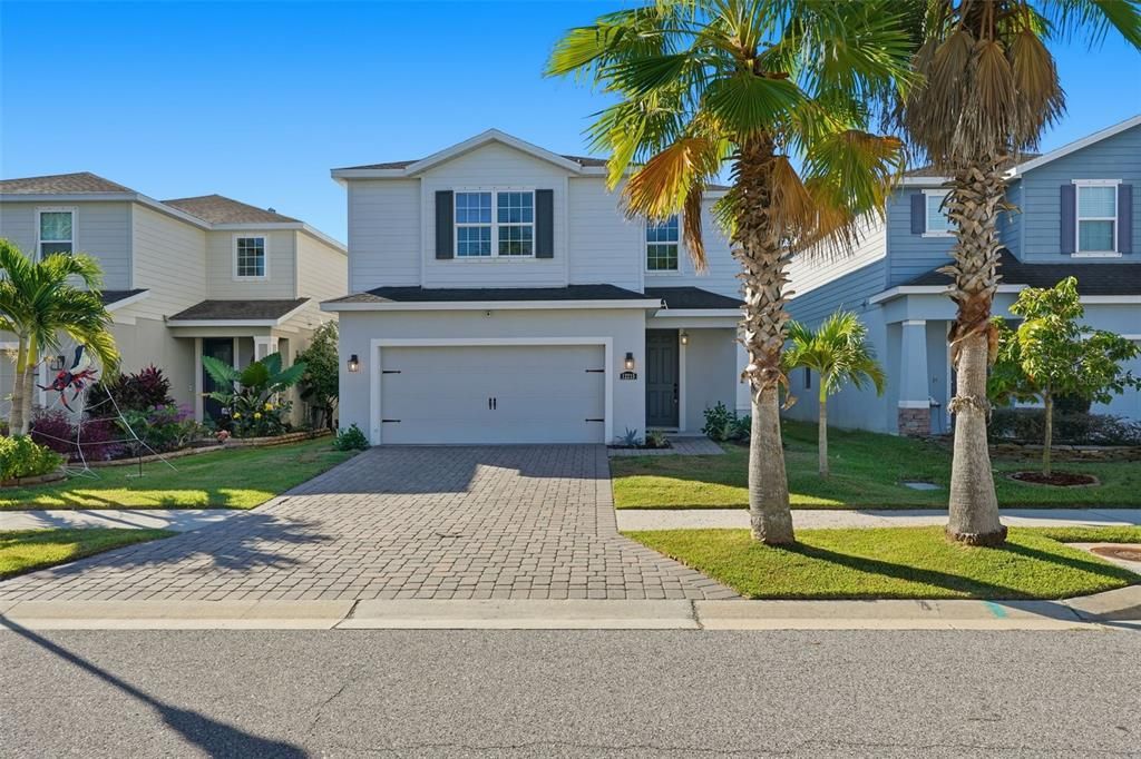 合同活跃: $400,000 (4 贝兹, 2 浴室, 2205 平方英尺)