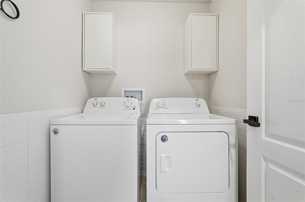 合同活跃: $400,000 (4 贝兹, 2 浴室, 2205 平方英尺)