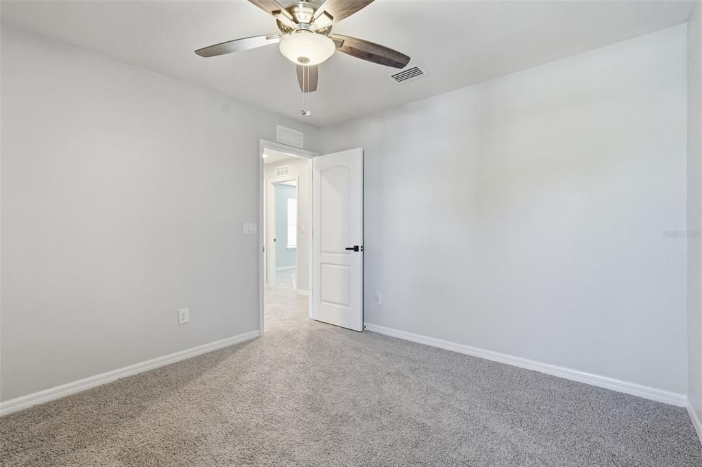 合同活跃: $400,000 (4 贝兹, 2 浴室, 2205 平方英尺)