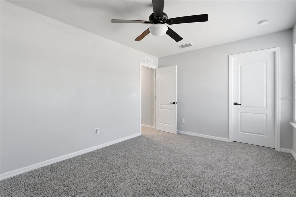 合同活跃: $400,000 (4 贝兹, 2 浴室, 2205 平方英尺)