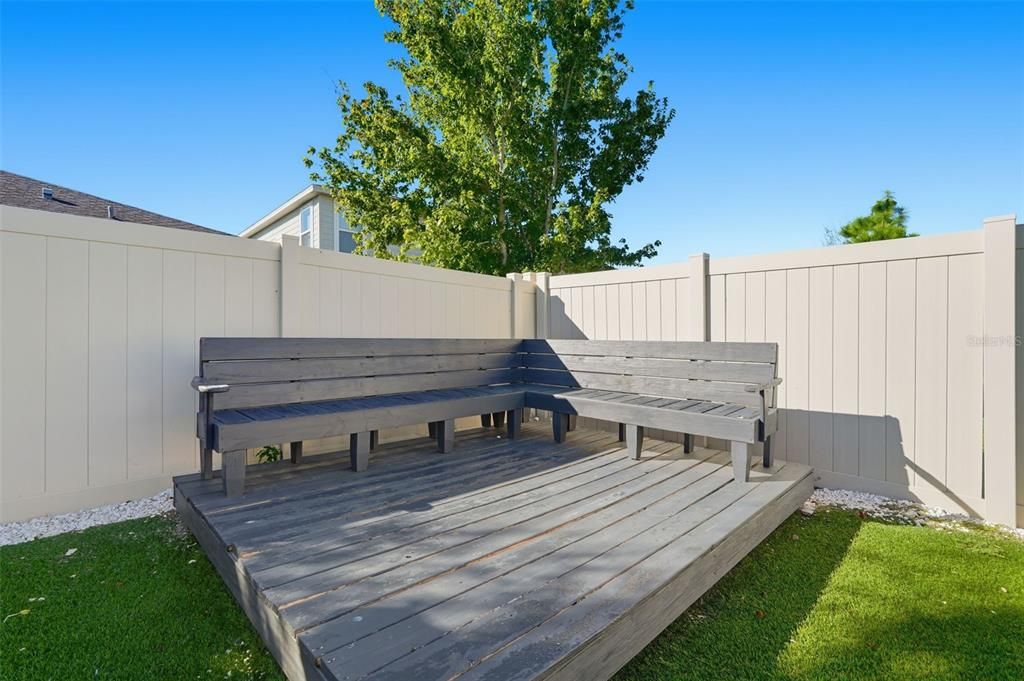 合同活跃: $400,000 (4 贝兹, 2 浴室, 2205 平方英尺)