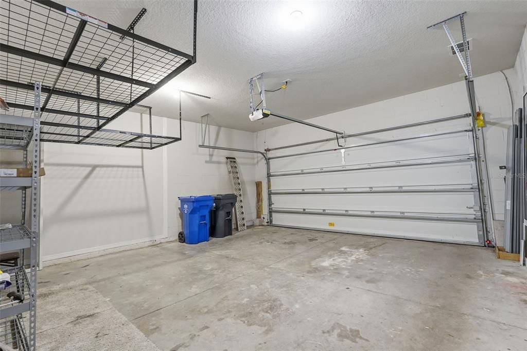 合同活跃: $400,000 (4 贝兹, 2 浴室, 2205 平方英尺)