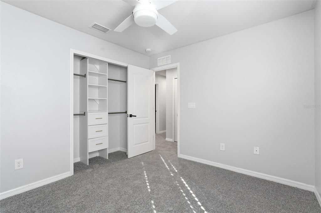 合同活跃: $400,000 (4 贝兹, 2 浴室, 2205 平方英尺)