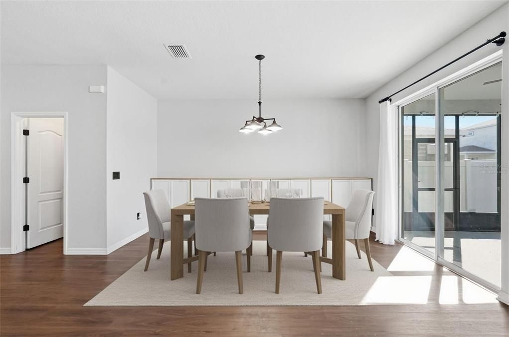 合同活跃: $400,000 (4 贝兹, 2 浴室, 2205 平方英尺)